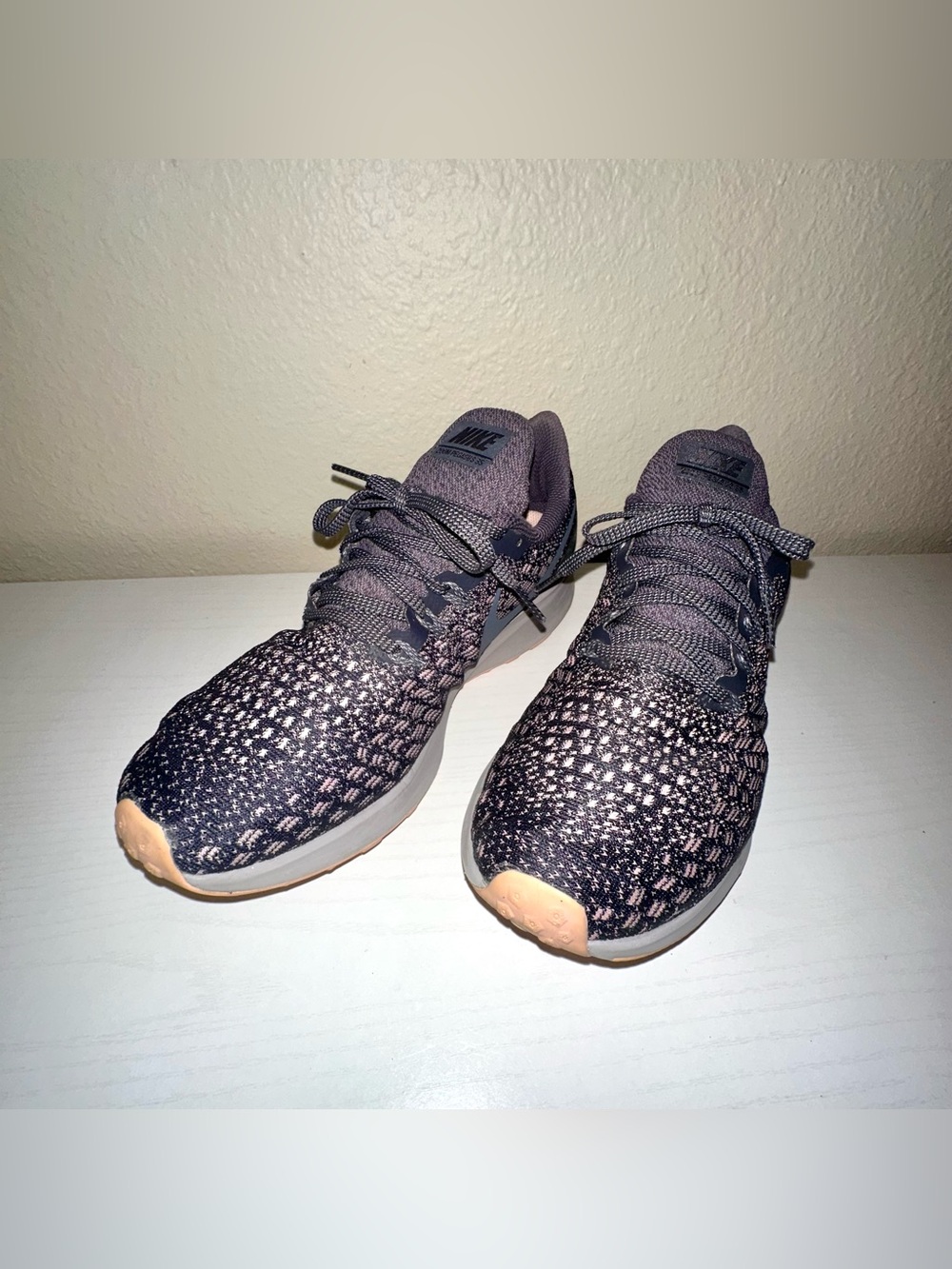 EUC 9.5 Nike Air Zoom Pegasus 35 Women's Running Shoes Gridiron Gray Grey & Pink